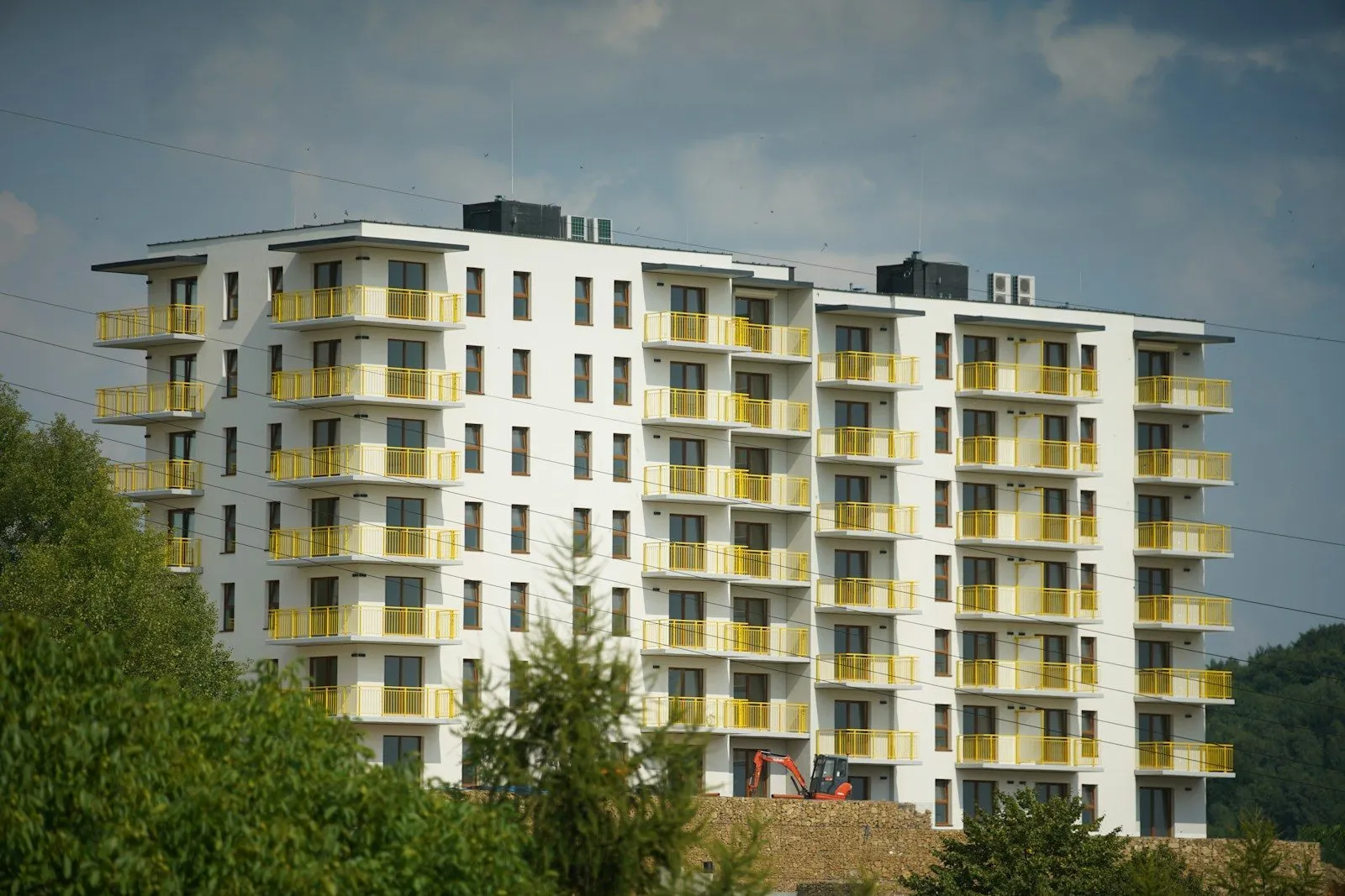 新建住宅楼与蓝天